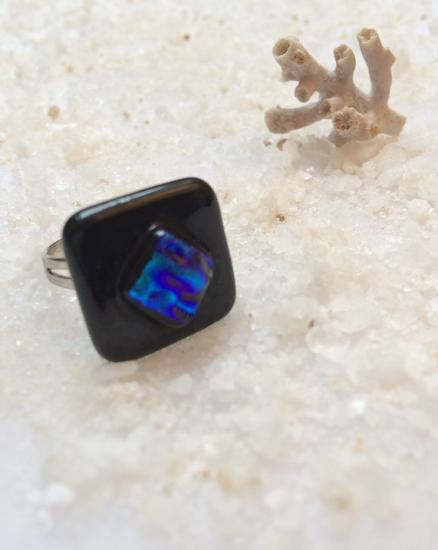 bague carree noir et losange bleu  dichroïque