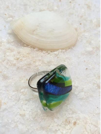 bague carree  vert printemps et bleu dichroique