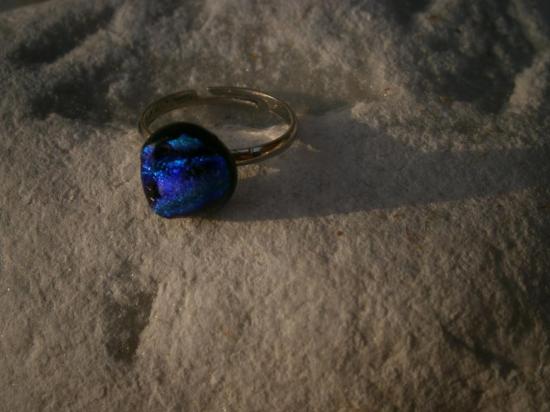 bague bleue  dichroïque