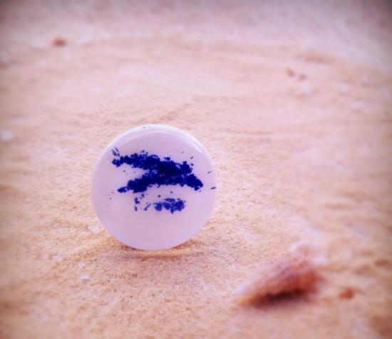 bague ronde blanche poudre grisaille bleue