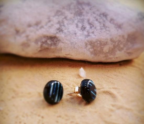 boucles d'oreilles puce ronde dichroïque argenté et noir