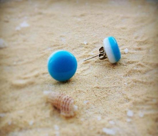puce d'oreilles  bleu turquoise